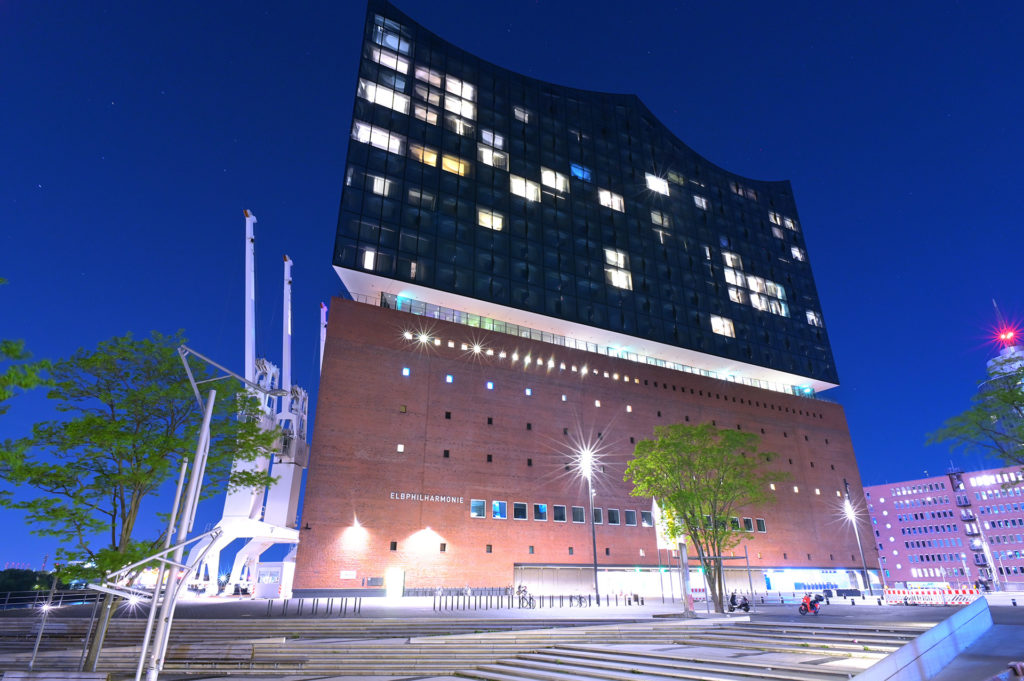 artmaks elbphilharmonie staatsoper hamburg aussen nacht