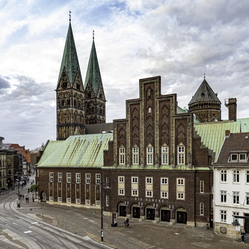 ArtMaks Kulturreise nach Bremen. Fassade Glocke
